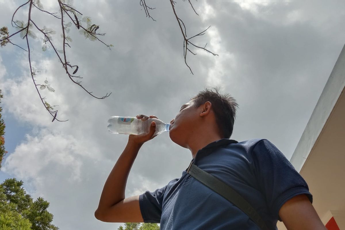 Jadwal minum air putih yang baik dalam sehari